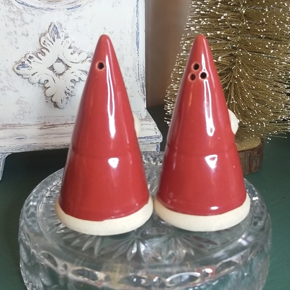 Santa Gnome Salt & Pepper Shakers - Picture 3 of 4